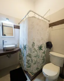 Nido Colibrí - Private Rooms and hostel Dorms in Remate de Paseo Montejo - Bathroom