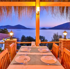 Almond Bungalow Hotel - Restaurant