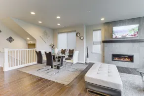 Snoqualmie Townhome w/ Balcony & Mountain Views! - Intérieur