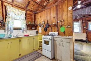 Southold Cottage w/ Patio & Grill - Walk to Beach! - Interiør