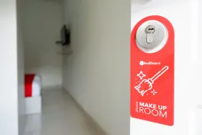 RedDoorz near Mataram University - Room