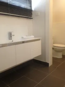 The Mews Motel - Bathroom