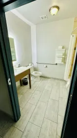 La Quinta by Wyndham Ft. Worth - Forest Hill, TX - Baño