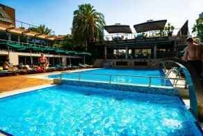 Ambassador Plaza Hotel - Pool