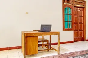 SPOT ON 93007 Guest House Lestari - Reception