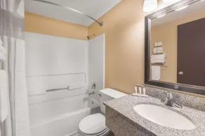 Super 8 by Wyndham Pierre SD - Salle de bain