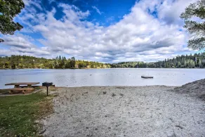 Mountain Paradise ~ 1 Mile to Pine Mountain Lake! - Interiör