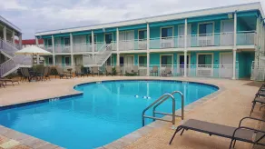 Spanish Trails Inn - Laredo Hotel - Piscine
