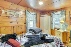 Pet-Friendly Waterfront Minong Cabin with Fire Pit - Rom