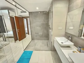 Luxurious 7-bedroom Villa in La Marsa, Tunisia - Modern Comfort & Elegance - Salle de bain