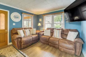 Walk to Beach! Luna Pier Haven w/ Yard & Views - Innenbereich