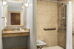 AmericInn by Wyndham Laramie Near University of Wyoming - Salle de bain