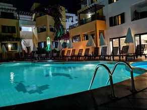 Elmi Beach Hotel & Suites - Piscine