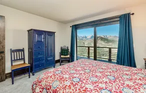 Moose Den Luxury Vacation Home at Windcliff home - Værelse
