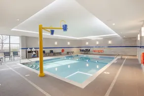 GLō Best Western Mississauga Corporate Centre - Piscine