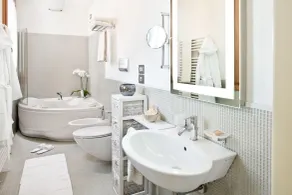 Al Tezzon Hotel - Bathroom