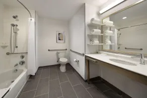 Hampton Inn Long Beach Airport - Salle de bain