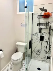 GORGEOUS 3 BEDROOM IN DOWNTOWN  - Badezimmer