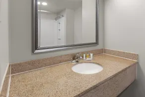 Days Inn by Wyndham Dumfries Quantico - Salle de bain