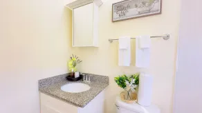 Jhadano Villa 3BR Pool Shuttle 3 Mins to Beach - Bathroom