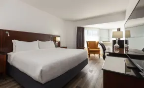 Strata Hotel - Chambre