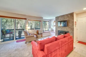 Quiet Condo w/ Great Views, 1/2 Mi to Eagle Lodge! - Interiør