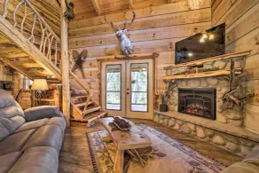 Stunning Creekside Cosby Cabin w/ Deck + Fire Pit! - Interiör