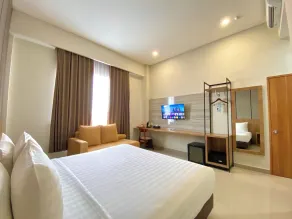 Front One Hotel Gombong - Room