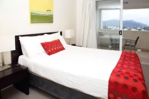 'The Sand Dollar' Central Cairns Chic with Adjacent Studio - Room