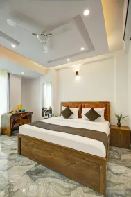 Hotel The Emporio Grand Near Vaishali Metro Station 3-star Hotel l Vaishali, Ghaziabad - Chambre