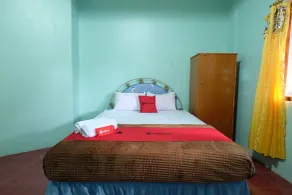 RedDoorz near Mangrove Forest Kupang - Chambre