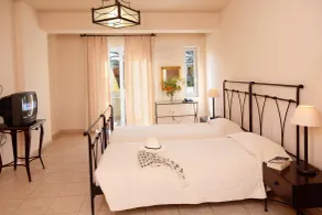 Lambrinos Suites - Chambre