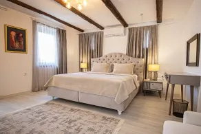 Flag Suites +12 - Room