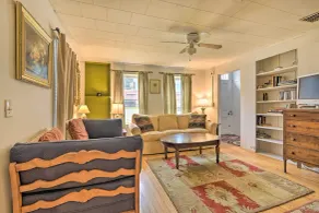 Pet-friendly Roxbury Farmhouse on 350 Acres! - Interiör