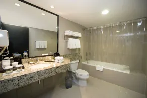 Radisson Hotel Decapolis Miraflores - Bathroom