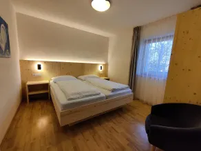 Appartement \"Klementhof App Nr 1\" avec vue sur les montagnes, piscine, Wi-Fi, balcon et jardin - Chambre