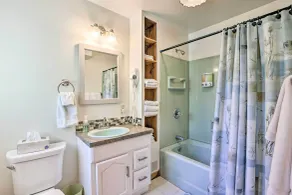 < 1 Mi to Dtwn! Lakefront 'Manitou Cottage' - Innenbereich
