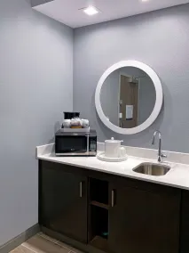 Hampton Inn & Suites Houston East Beltway 8 - Room