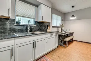 Eco-chic Sanctuary Steps From Trinity Trails! - Interiör