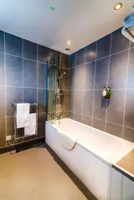 The Red Lion - Bathroom