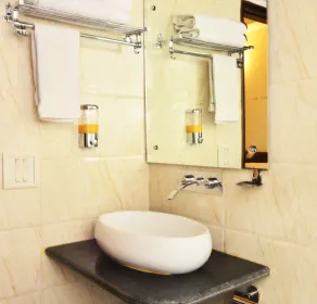 Hotel Shipra International - Bathroom