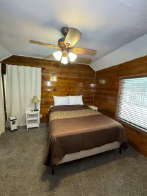 Crest Lodge Historic Mountain Inn - Room