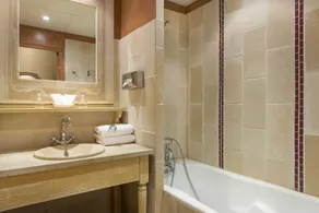 Hôtel Aux Vieux Remparts - Badezimmer