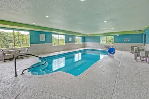 Holiday Inn Express & Suites Crossville by IHG - Piscina