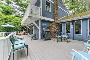 Mashpee House w/ Wraparound Deck - Walk to Beach! - Interiør