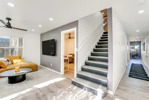 Walk to Crab Cove Beach: Alameda Home w/ Game Room - Innvendig