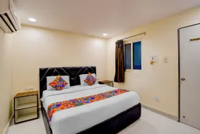 FabHotel Sri Narmada Grand - Værelse