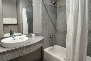 Baymont by Wyndham San Antonio Airport - Bathroom