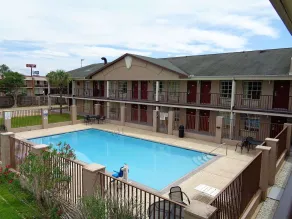 Super 8 by Wyndham Gulfport Airport NW Near Biloxi - Piscine