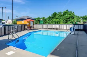Quality Inn & Suites Abingdon - Piscine